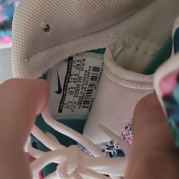 Nike Roshe Runs Size 11.5 Men's Floral Print Firm - Picture 9 of 9